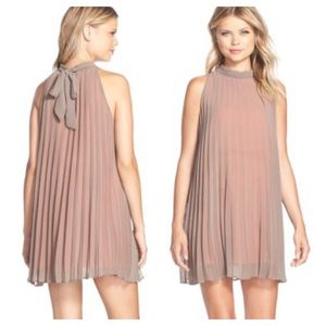 BB Dakota Devlan Pleated Trapeze Dress M Tie Neck